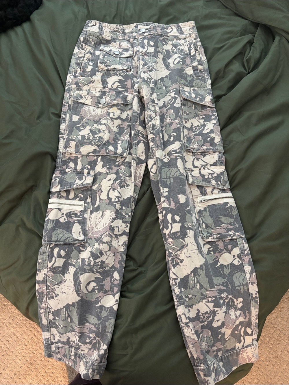 Zara Men's Camouflage Cargo Pants in Gray and Cream